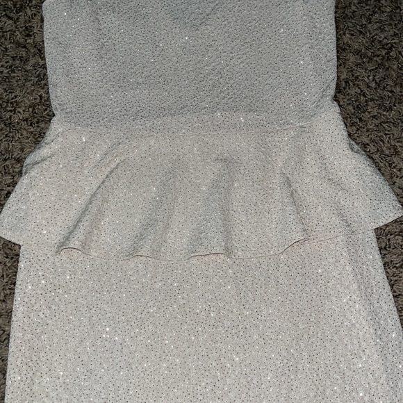 Champagne peplum dress - Picture 4 of 8